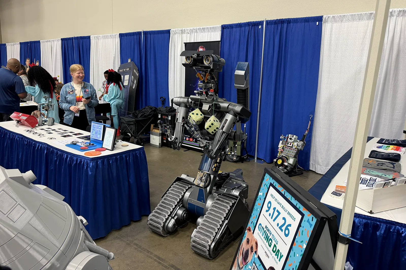Johnny 5 robot display at FAN EXPO Dallas