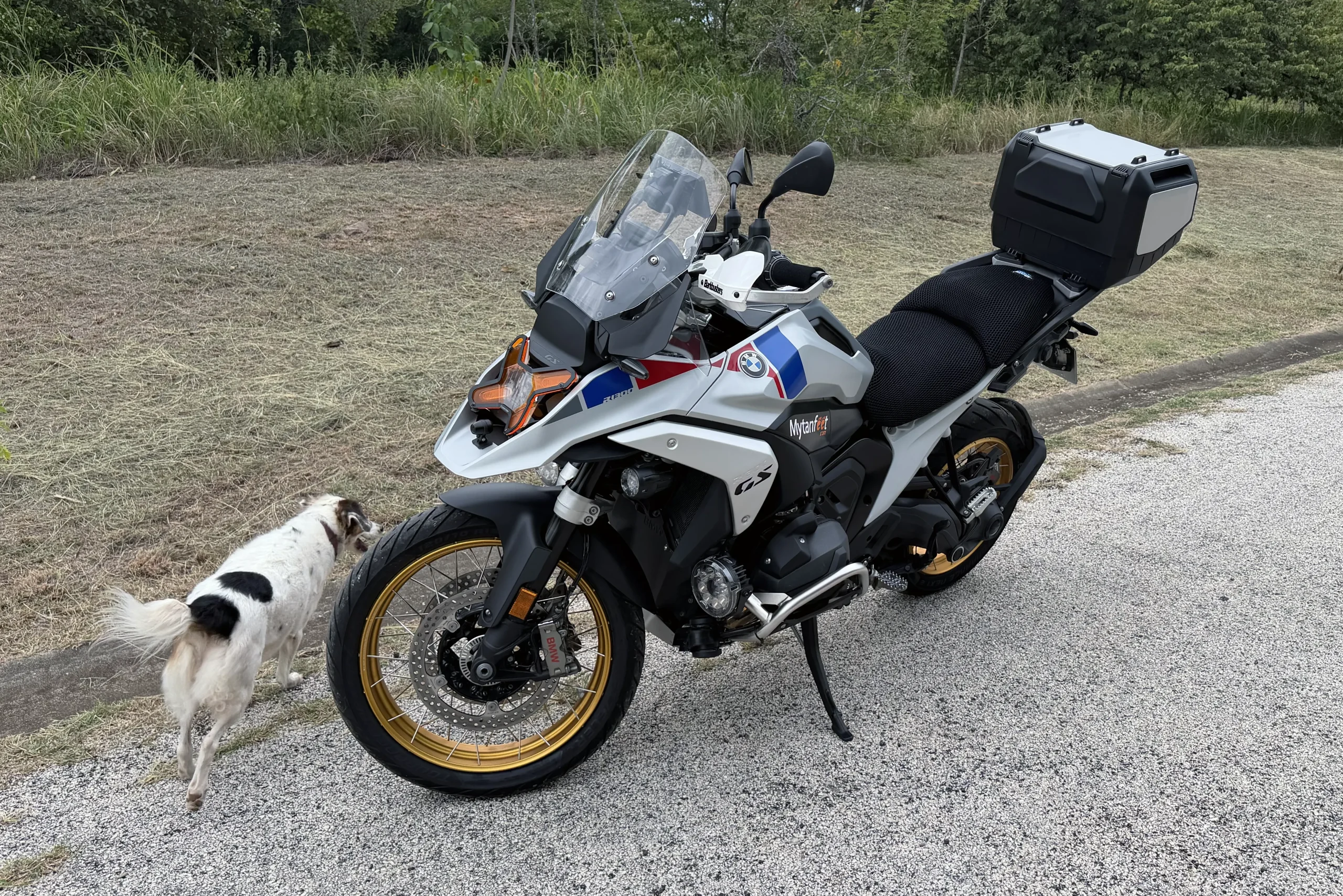 Yeison's BMW R 1300 GS ASA after installing motorcycle travel accessories