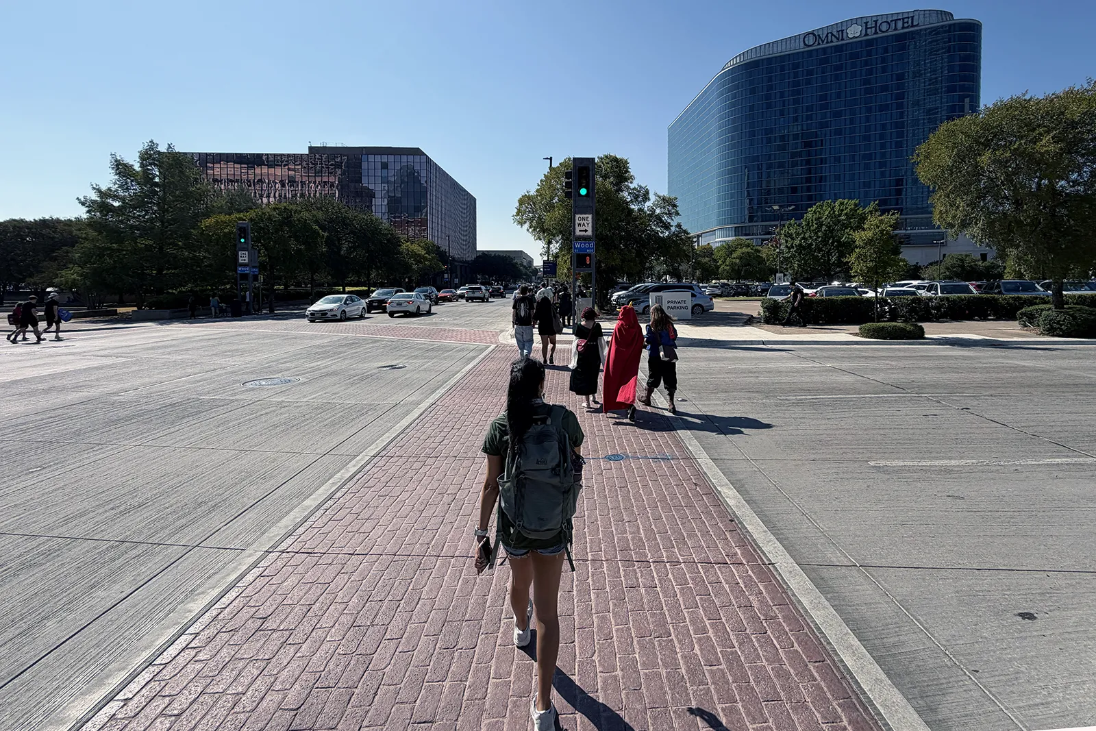 Walking from Holiday Inn Express Dallas Downtown to FAN EXPO Dallas